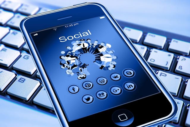 <h5><b><center> Servicios de Internet a hogares, comercios y empresas </center></b></h5>